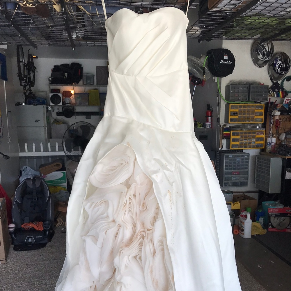Vera Wang White Wedding Dress